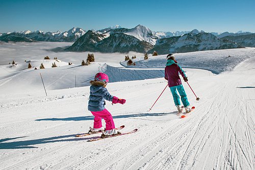 23-Partager-skiSki-alpin-famille-2018-AM-1400-HD--Les-Aillons-Margeriaz---Peignee-Verticale---T.-Nalet-8.jpg